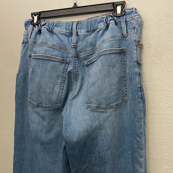 Madewell Pull-On Jeans in Keefe Wash, NA951 - Picture 8 of 11